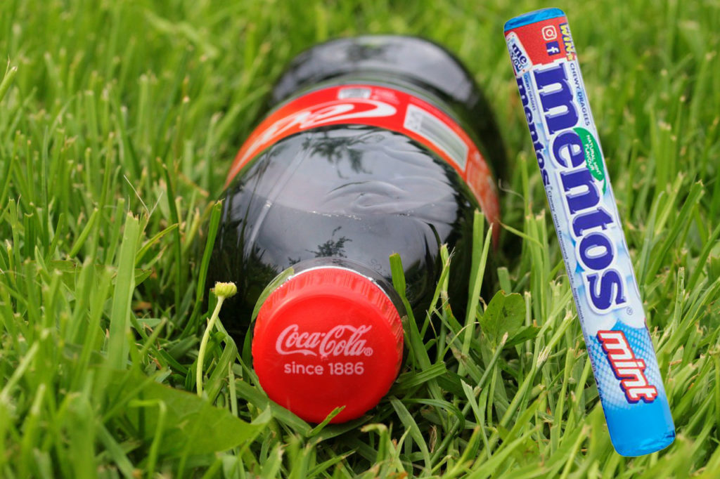 fontanna z coli i mentosów