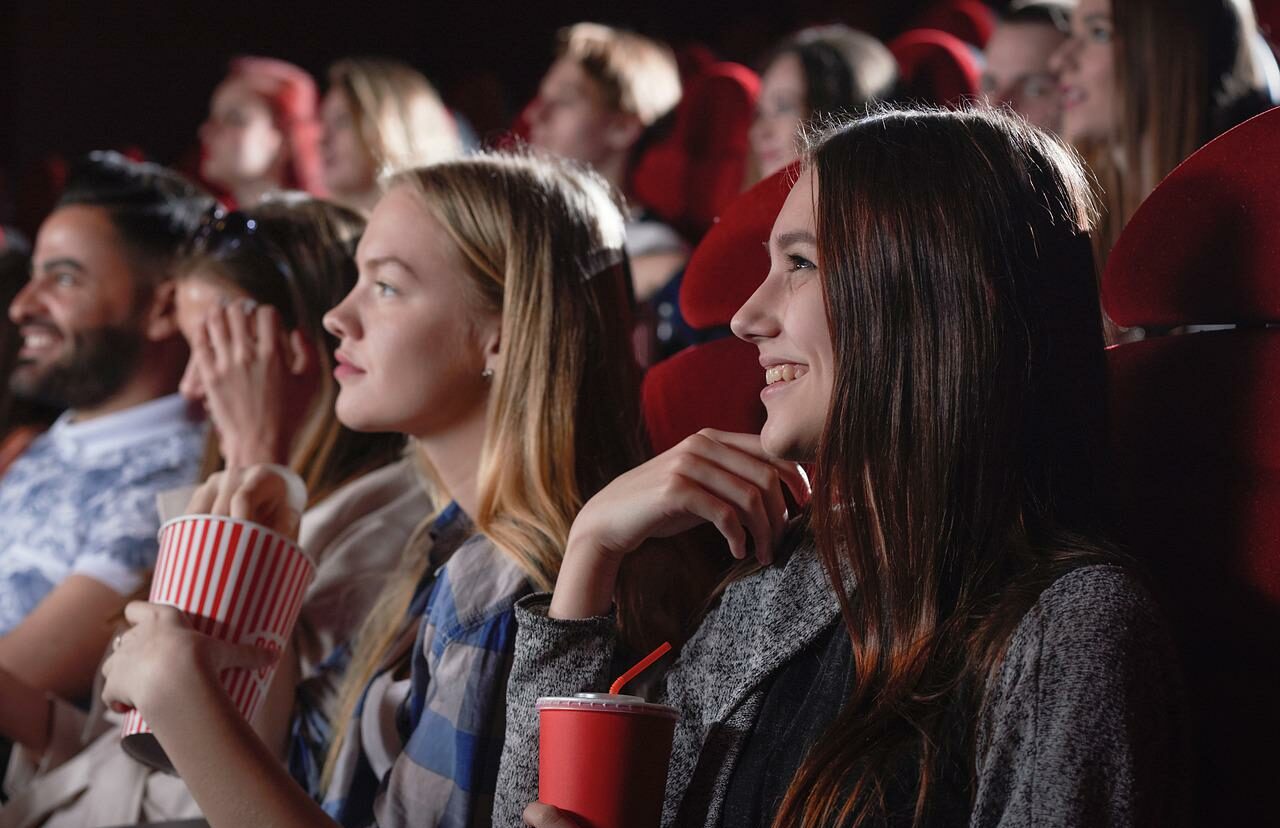 Dlaczego w kinach serwowany jest popcorn?