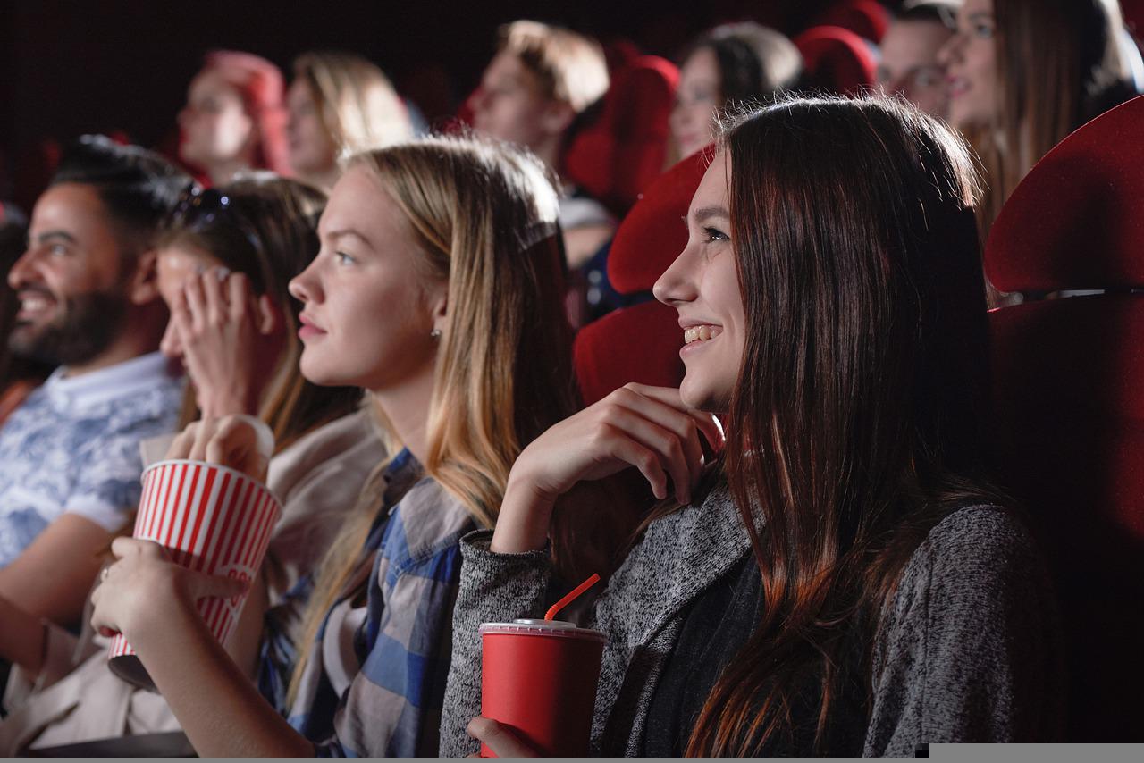 Dlaczego w kinach serwowany jest popcorn?